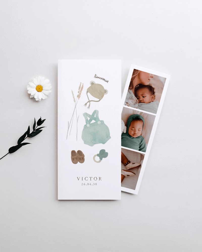 faire-part de naissance photomaton avec illustrations de vêtements de bébé à l’aquarelle