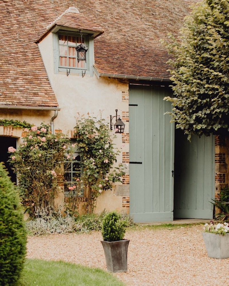 la facade d’une maison de campagne