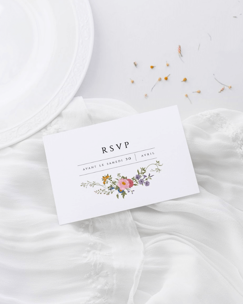 une carte réponse à une invitation de mariage avec des illustrations fleuries