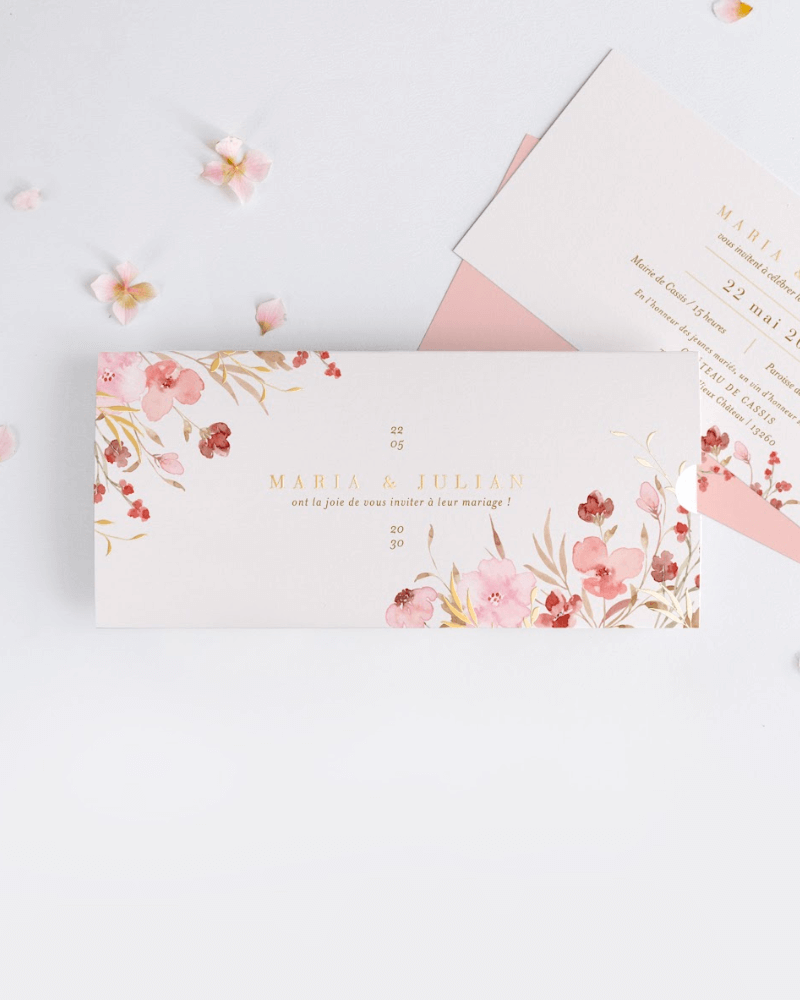 faire-part de mariage vintage au format pochette avec illustrations de jolies fleurs roses